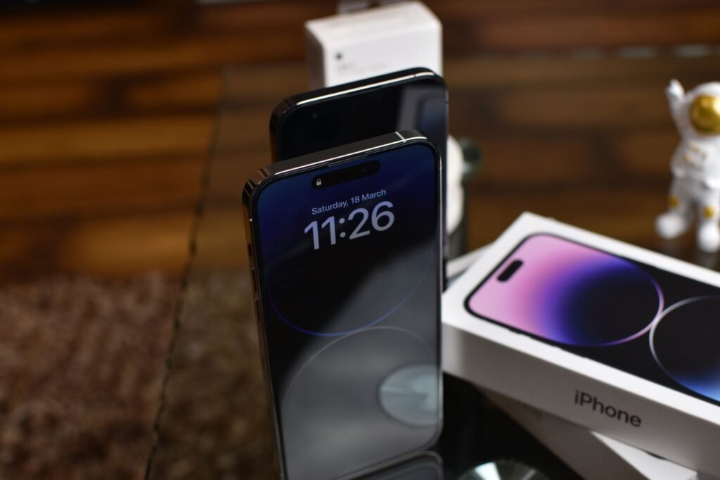 buy iPhone 18 Pro in Pakistan – Stylish setup of iPhone 14 Pro showcasing dynamic island feature with accessories.