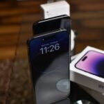 buy iPhone 18 Pro in Pakistan – Stylish setup of iPhone 14 Pro showcasing dynamic island feature with accessories.