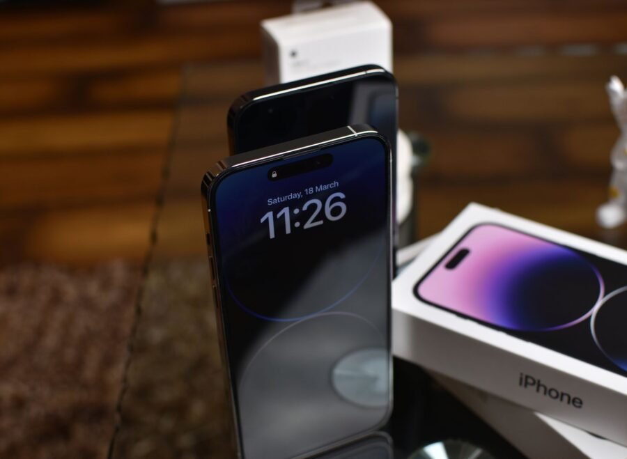 buy iPhone 18 Pro in Pakistan – Stylish setup of iPhone 14 Pro showcasing dynamic island feature with accessories.