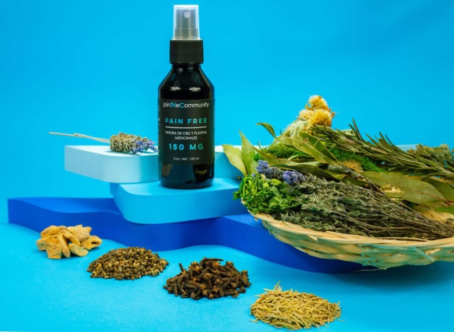dooz 14000 spray price in pakistan – A black spray bottle of herbal pain relief with natural ingredients on a blue background.