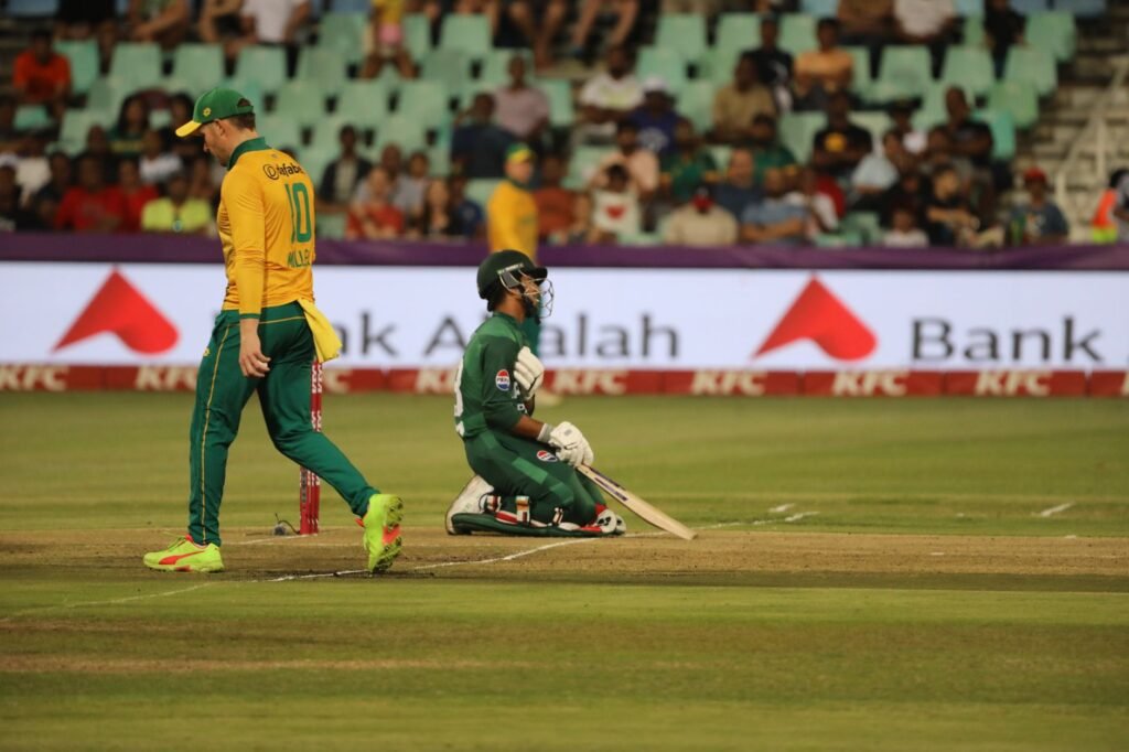 US electrolyte supplements for cricket players Pakistan – Dynamic cricket scene with players in action on the field during a match.