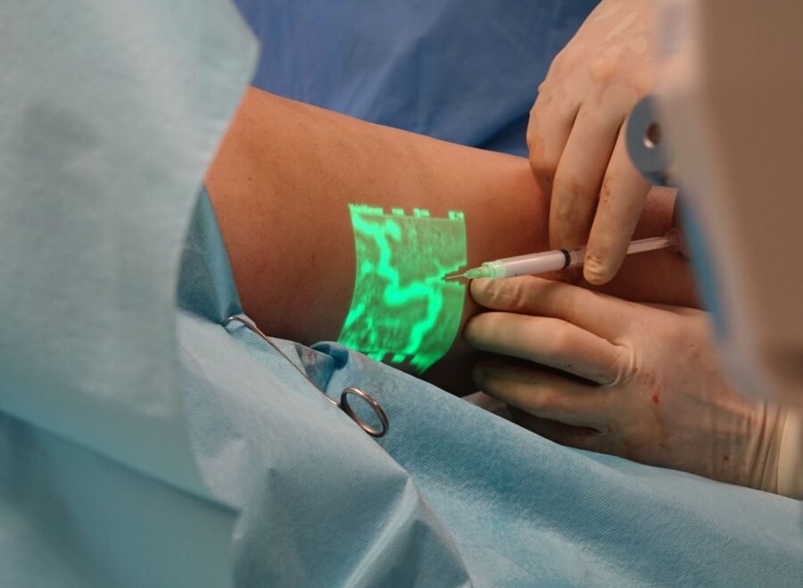 vein detector price in pakistan – A doctor performs a medical procedure using advanced vein visualization technology.